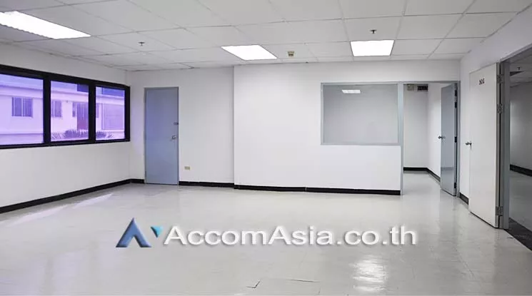  2  Office Space For Rent in Silom ,Bangkok BTS Surasak at S and B Tower AA16337